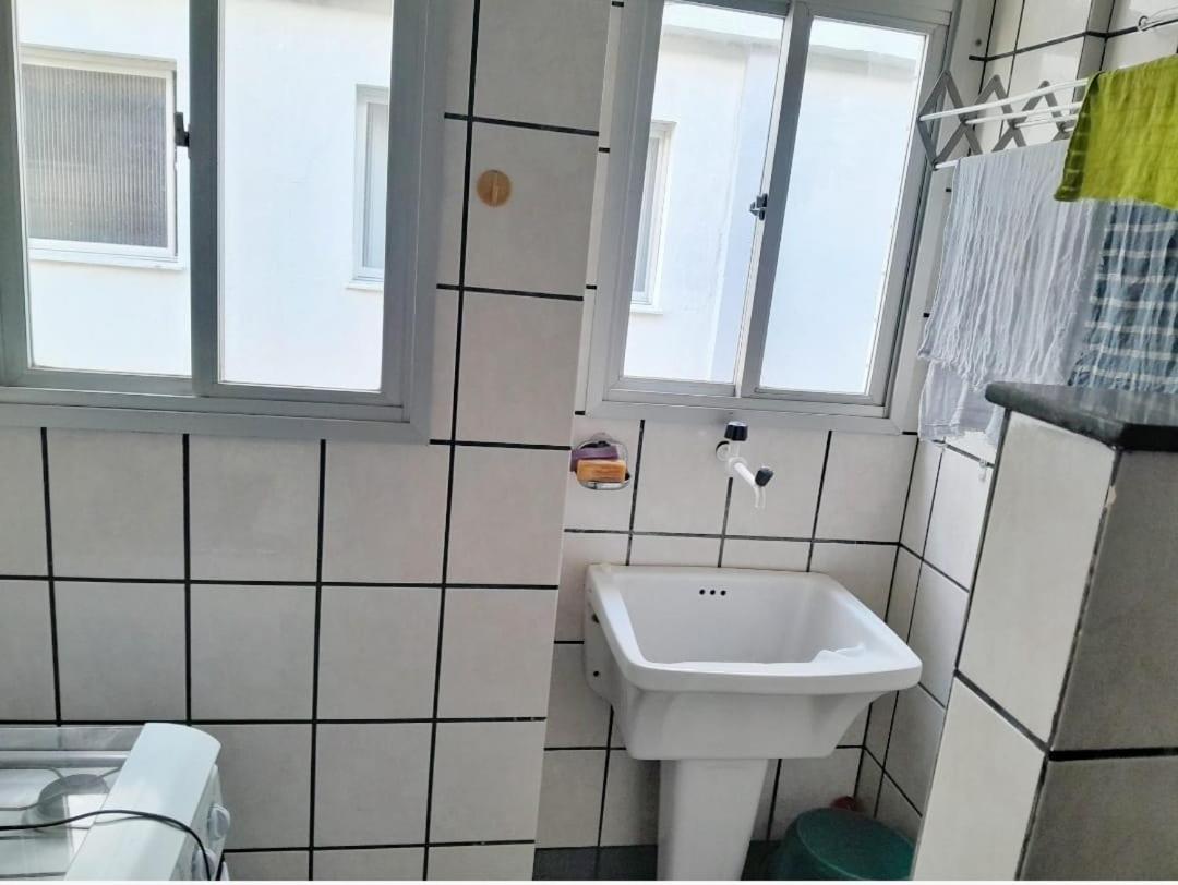 Da Musica A 300 Metros Da Areia Da Do Morro, Com 1 Quarto, Garagem, Tv Smart E Wi-fi * Guarapari